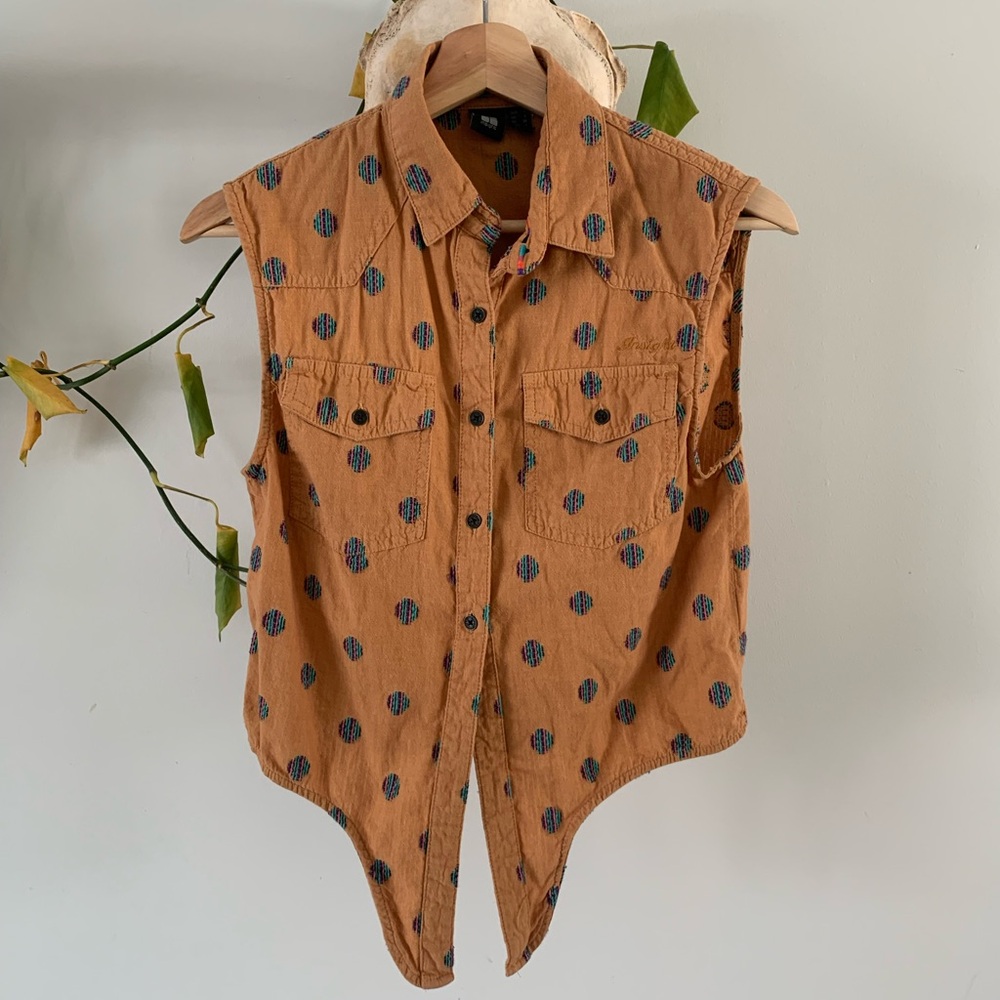 Insight Sleeveless Button-Up Shirt with Pattern